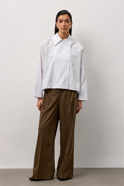 Beyaz Yandan Düğmeli A Form Gömlek