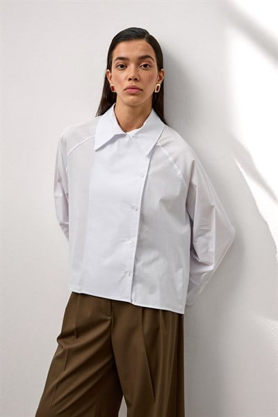 Beyaz Yandan Düğmeli A Form Gömlek