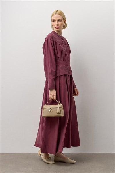 Bordo Dökümlü Pile Kuşaklı Elbise