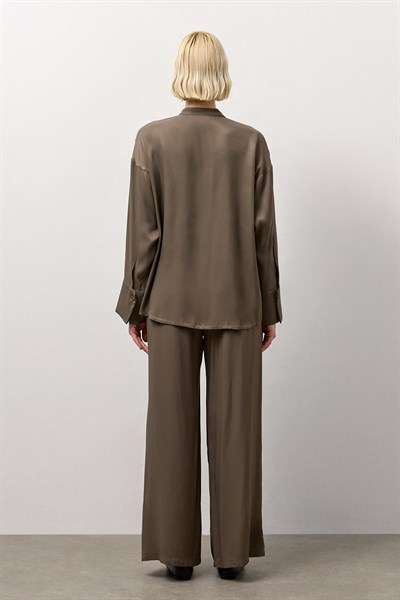 Haki Çift Düğmeli Hakim Yaka Gömlek