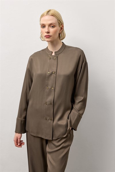 Haki Çift Düğmeli Hakim Yaka Gömlek