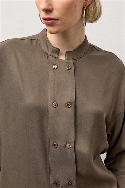 Haki Çift Düğmeli Hakim Yaka Gömlek