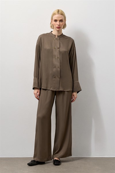 Haki Çift Düğmeli Hakim Yaka Gömlek