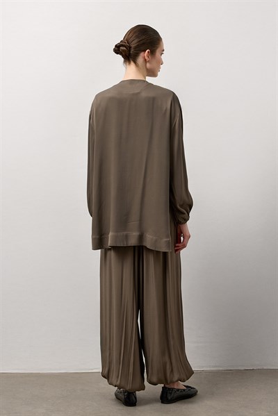 Haki Yaka Bağcıklı Dökümlü Bluz