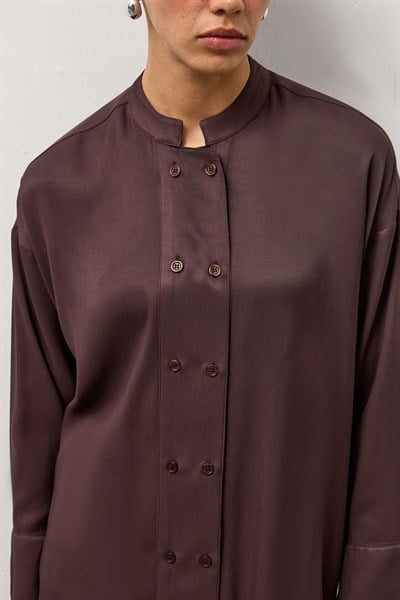 Kahverengi Çift Düğmeli Hakim Yaka Gömlek