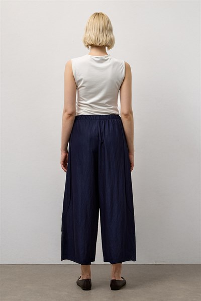 Lacivert Dökümlü Şalvar Paça Pantolon