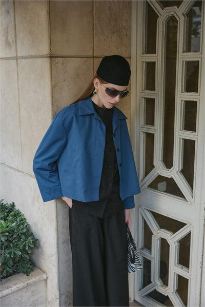 Saks Mavisi Çizgili Astar Detaylı Mini Trençkot