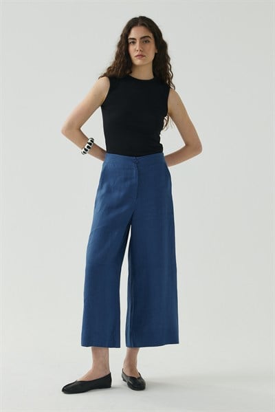 Saks Mavisi Kesik Detaylı Crop Keten Pantolon