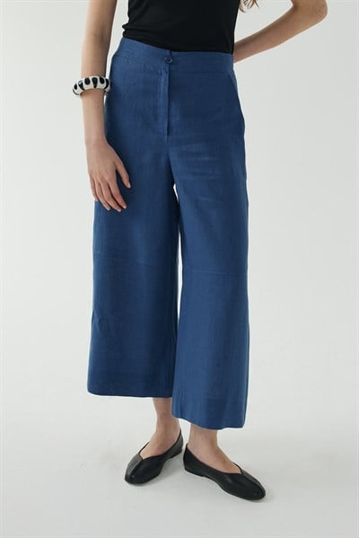Saks Mavisi Kesik Detaylı Crop Keten Pantolon