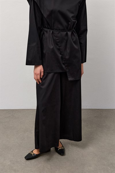 Siyah Aller Yakalı Pamuklu Takım