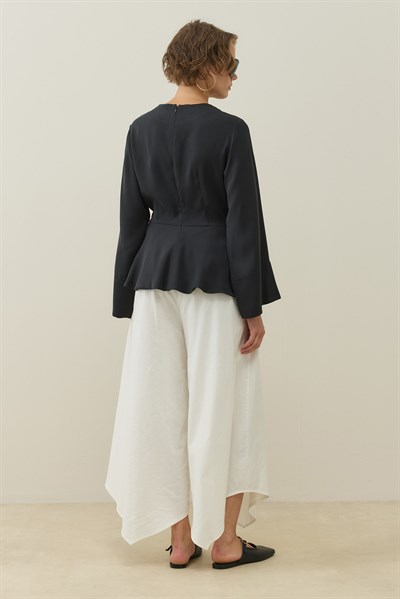 Siyah Bel Formlu Minimal Bluz