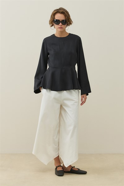 Siyah Bel Formlu Minimal Bluz