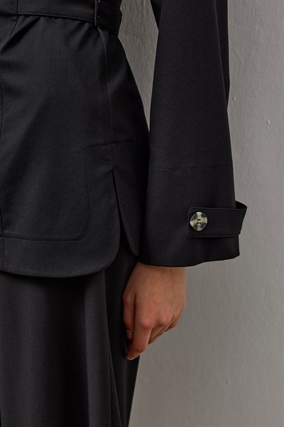 Siyah Belden Bağlamalı Kruvaze Düğmeli Gömlek