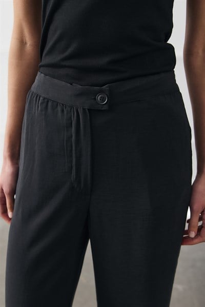 Siyah Bol Paça Basic Pantolon