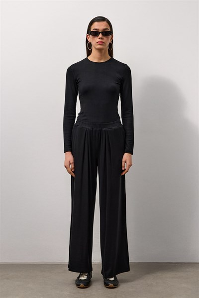 Siyah Buzzy Dökümlü Geniş Paça Pantolon