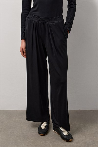 Siyah Buzzy Dökümlü Geniş Paça Pantolon