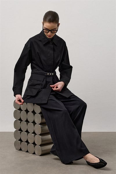 Siyah Cep Detaylı Kemerli Ceket