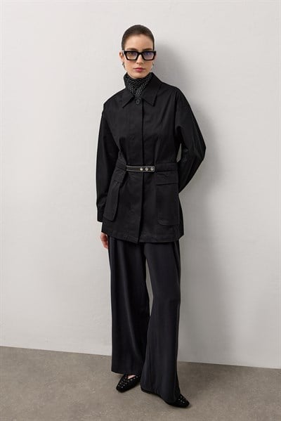 Siyah Cep Detaylı Kemerli Ceket