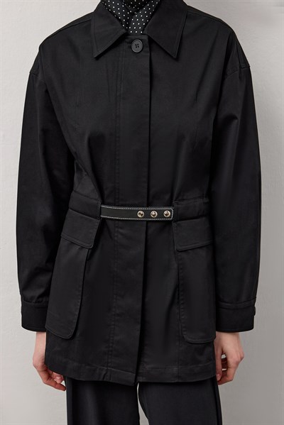 Siyah Cep Detaylı Kemerli Ceket