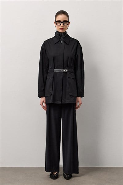 Siyah Cep Detaylı Kemerli Ceket