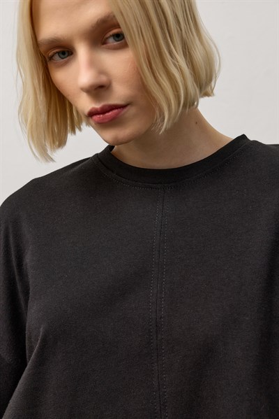 Siyah Dikiş Detaylı Bisiklet Yaka Basic T-Shirt
