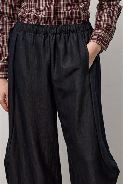 Siyah Dökümlü Şalvar Paça Pantolon