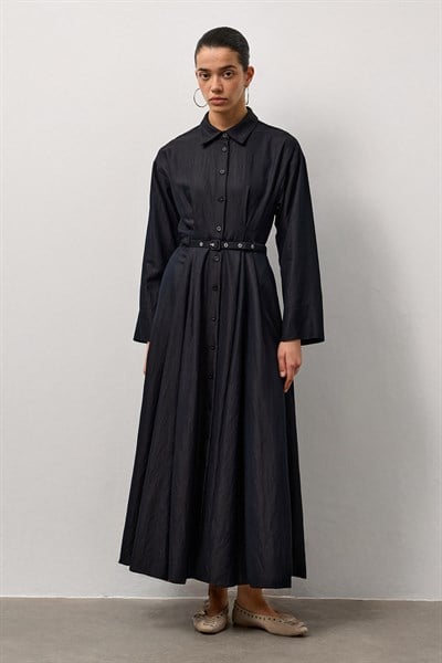 Siyah Kemerli Boydan Düğmeli Elbise