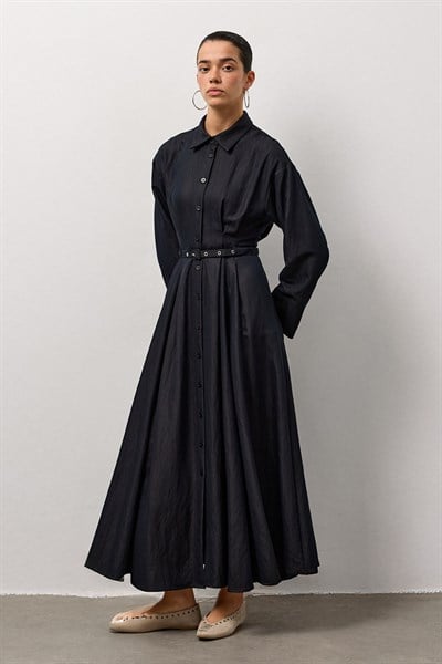 Siyah Kemerli Boydan Düğmeli Elbise
