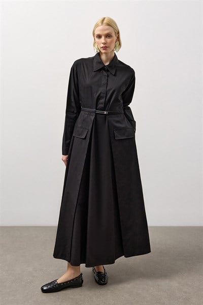 Siyah Kemerli Gömlek Yaka Uzun Elbise