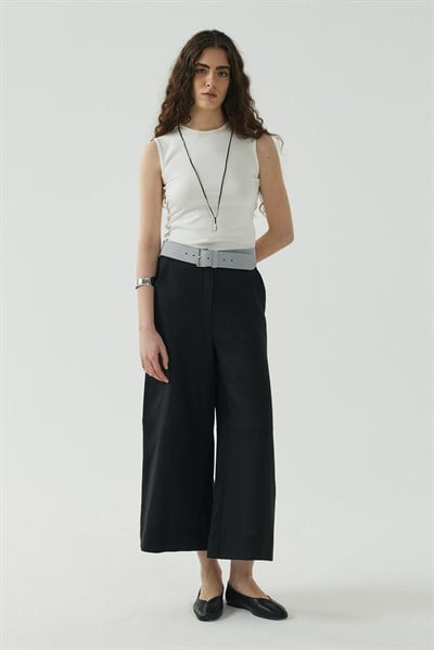Siyah Kesik Detaylı Crop Keten Pantolon