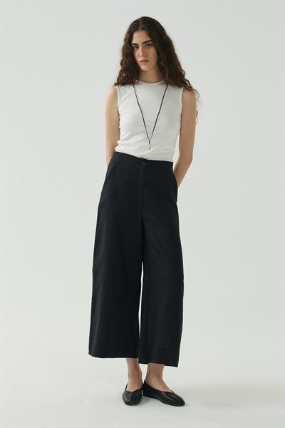 Siyah Kesik Detaylı Crop Keten Pantolon