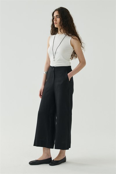 Siyah Kesik Detaylı Crop Keten Pantolon