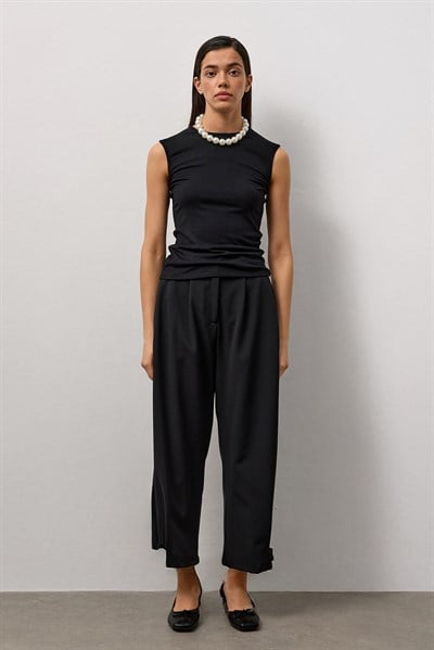 Siyah Kolsuz Bisiklet Yaka Bluz