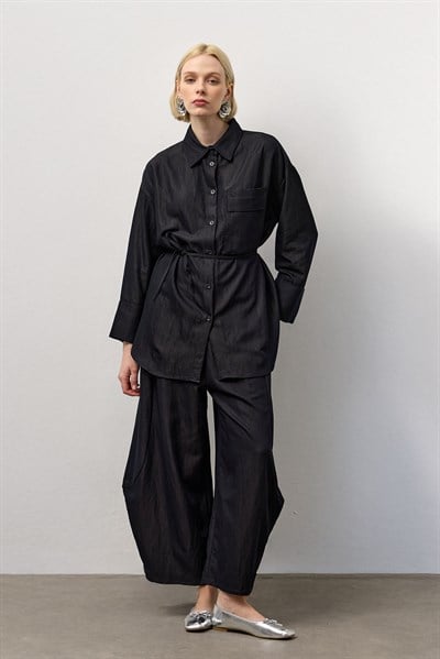 Siyah Kuşak Detaylı Gömlek