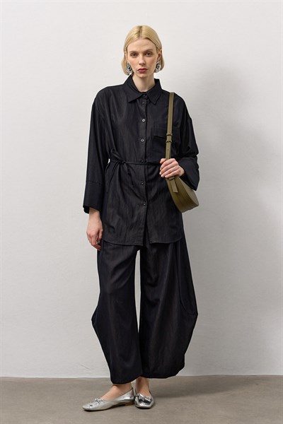 Siyah Kuşak Detaylı Gömlek