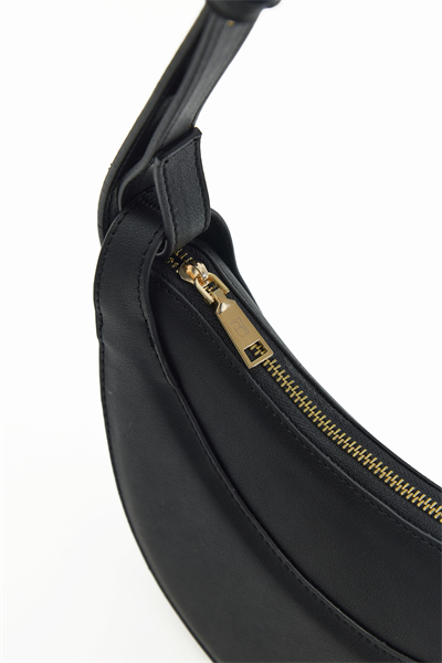 Siyah Deri Çapraz Çanta