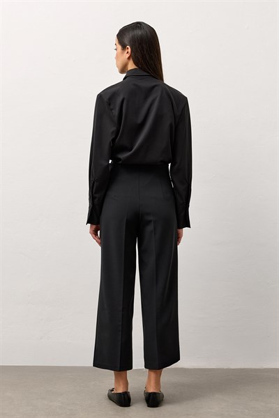 Siyah Pens Detaylı Bilek Boy Pantolon
