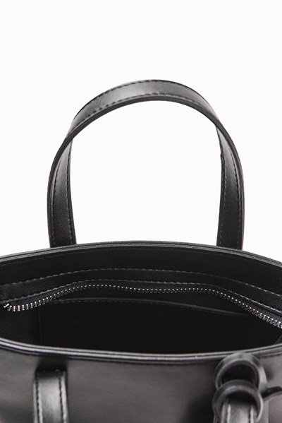 Siyah Püskül Detaylı Mini Tote Çanta