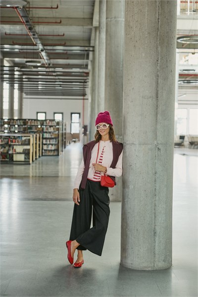Siyah Üç Düğme Detaylı Crop Pantolon