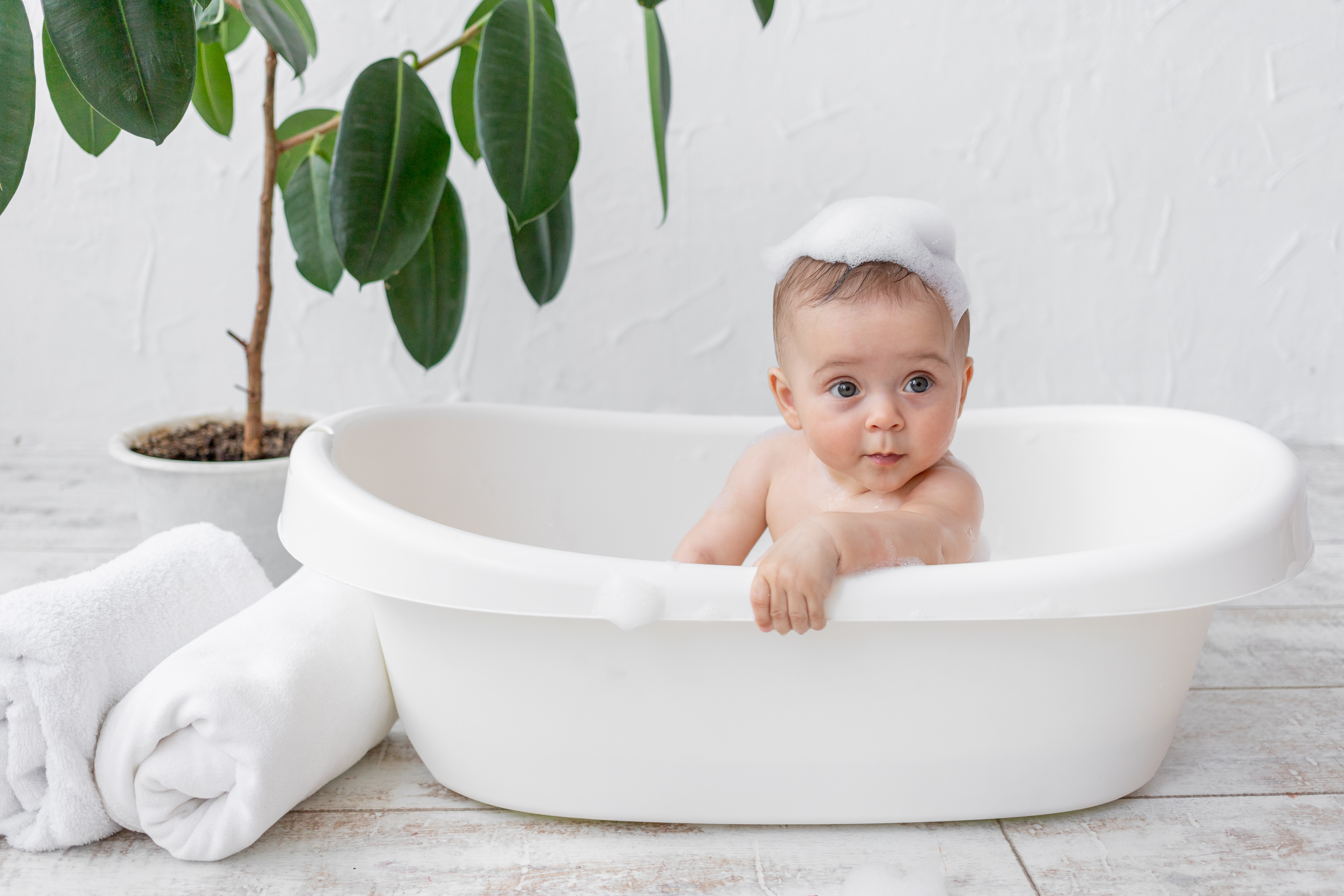 Bebekler için güvenli banyo ve cilt bakımı uygulamaları