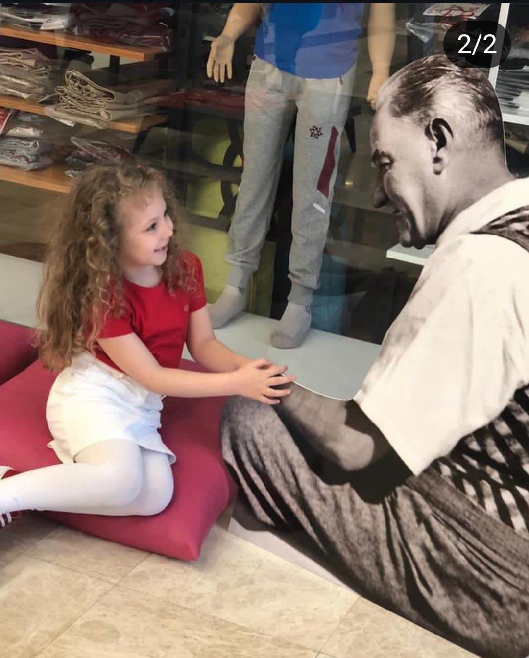 OTURAN ATATÜRK FOTOĞRAFI