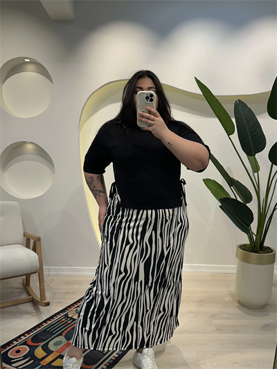 Garnili Yan Büzgü Esnek Penye Elbise - Zebra Desen