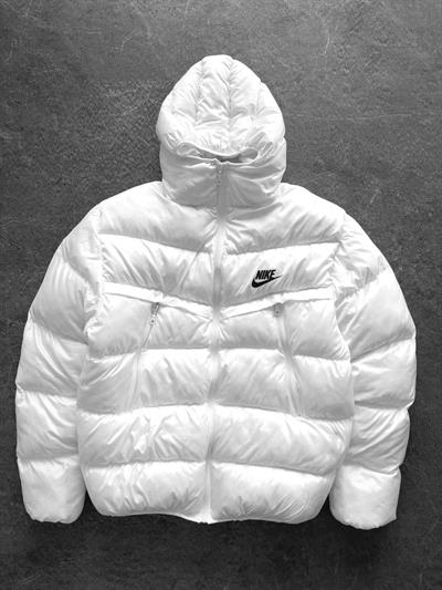 Beyaz Kapşonlu Nike Mont
