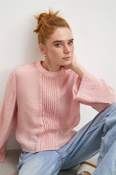 Dantel Kesimli Uzun Kollu Bluz - Pembe