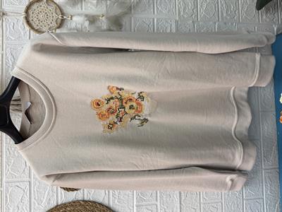 NAKIŞLI KREM SWEAT