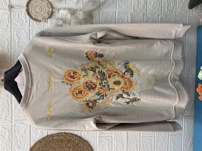 NAKIŞLI KREM SWEAT