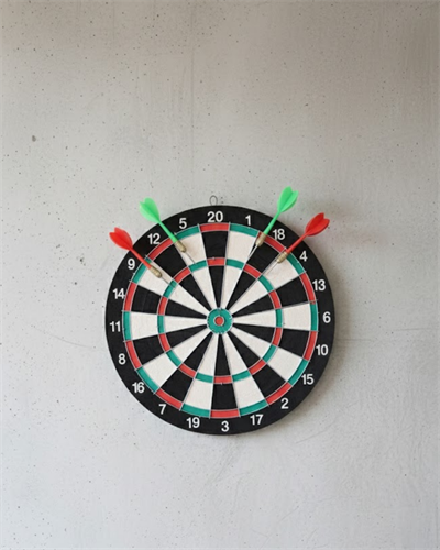 17 İnç Profesyonel Dart Tahtası Dayanıklı Yapı ve 4 Metal Dart Oku