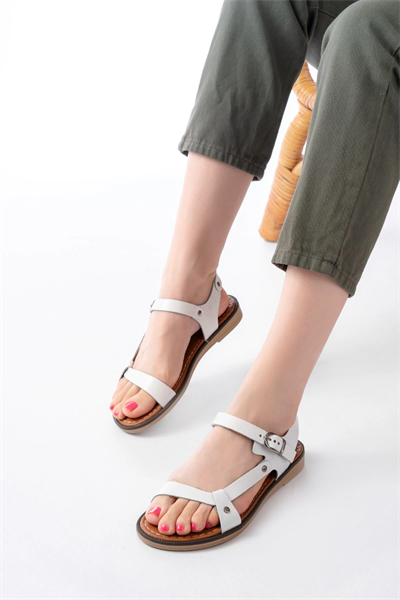 205-090 Beyaz Hakiki Deri Tokalı Kadın Sandalet