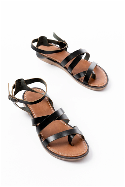 205-209 Siyah Hakiki Deri Tokalı Parmak Arası Kadın Sandalet