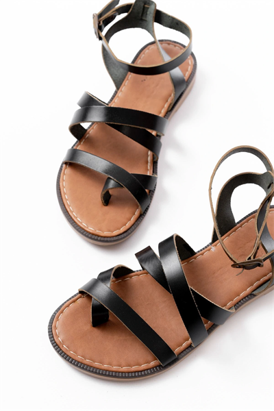 205-209 Siyah Hakiki Deri Tokalı Parmak Arası Kadın Sandalet